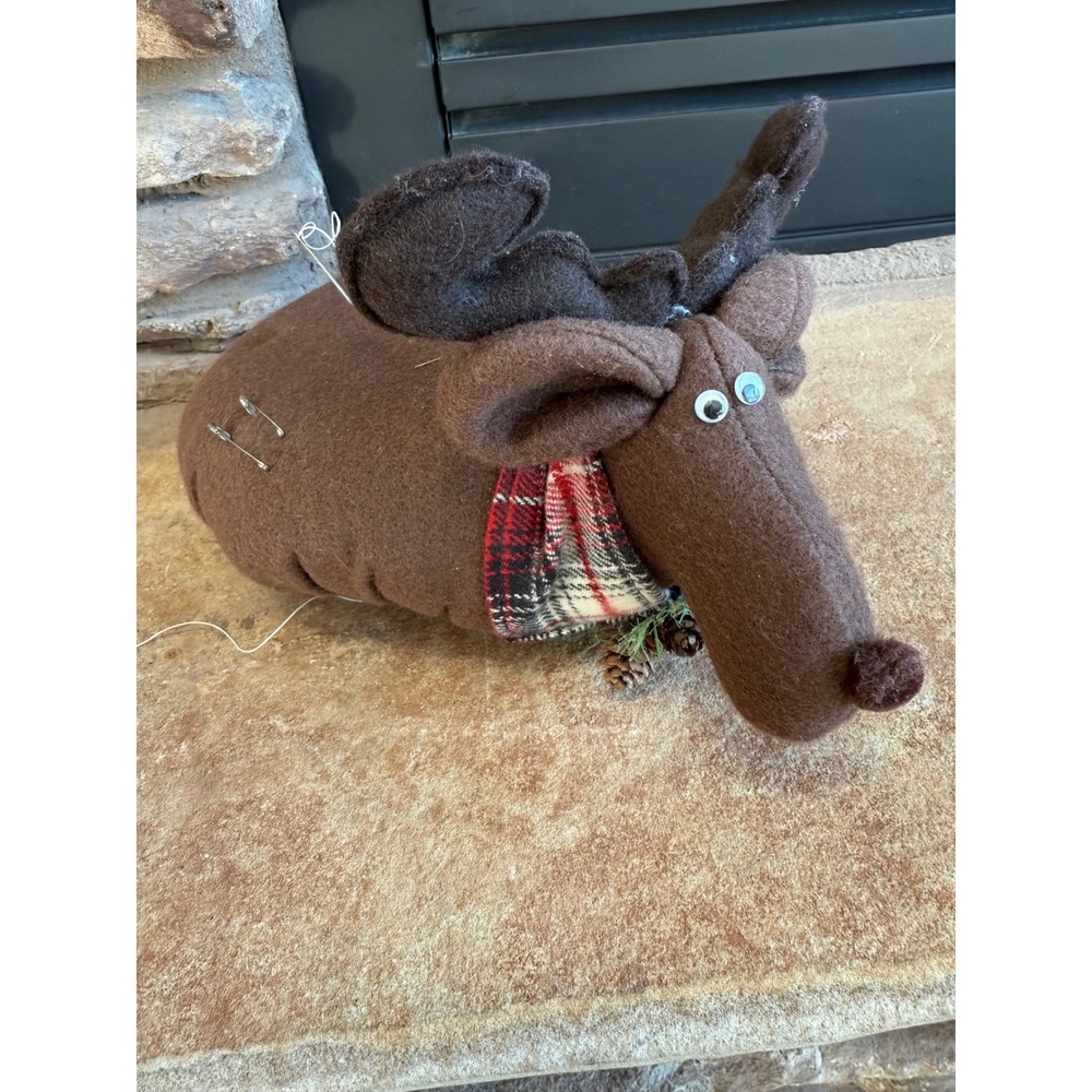 Handmade Fabric Moose Pincushion Sharps Holder Sewing Crafting Holiday‎ Decor